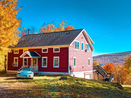 Pet Friendly Mtn Retreat Ski Hot Tub Pool Table in New Kingston, USA