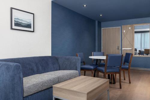 One-Bedroom Suite with Two Queen Beds