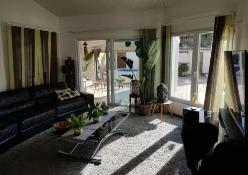 gedeelde lounge/tv-ruimte, Tropical Spirit House in Marignane