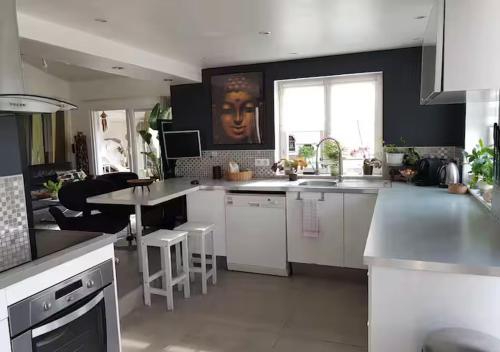 Tropical Spirit House in Marignane