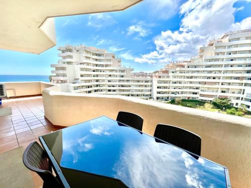 Apartment with Balcony room in Large Apartment Side Sea View Benalbeach