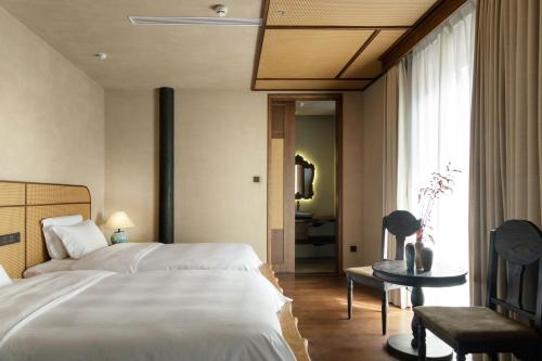 Double Room with Patio image 6