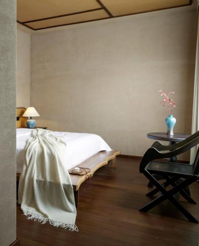 Double Room image 6