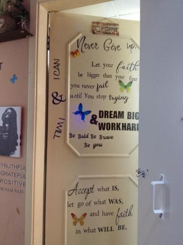 Asta room in Madinat Zayid