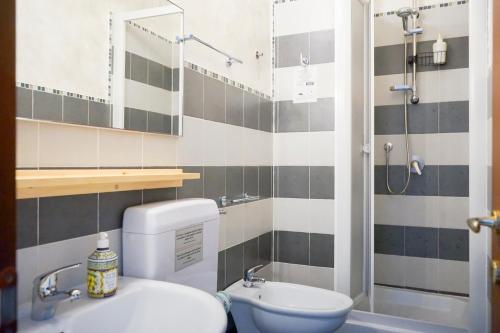 Double Room with Private Bathroom image 10