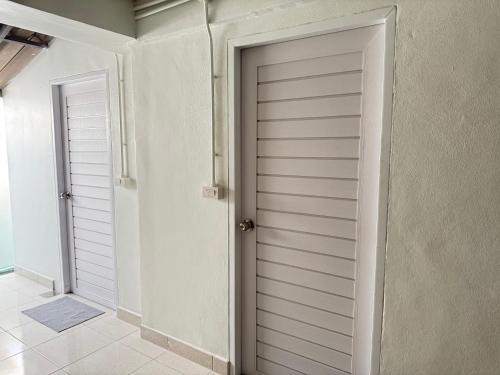 Bathroom, Daisy house pattaya in Thep Prasit