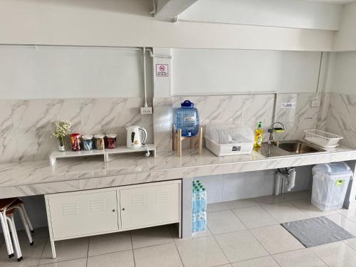 Kitchen, Daisy house pattaya in Thep Prasit