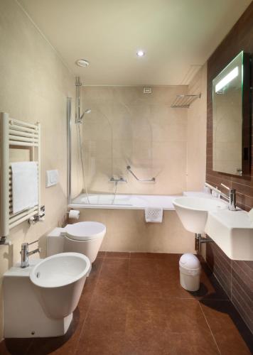 Tuscany Inn Room Type - Superior Triple Room