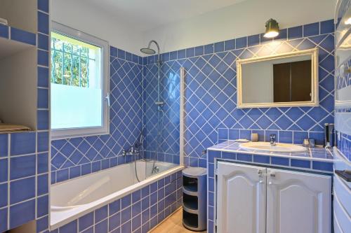 Badkamer, Maison Argelas Calme et Sérénité en famille (Maison Argelas Calme et Serenite en famille) in La Croix-Valmer