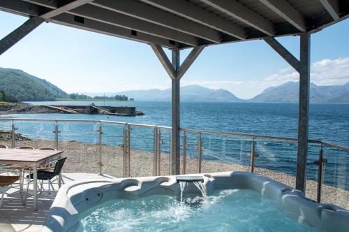 Beach Houses with Hot Tubs 5