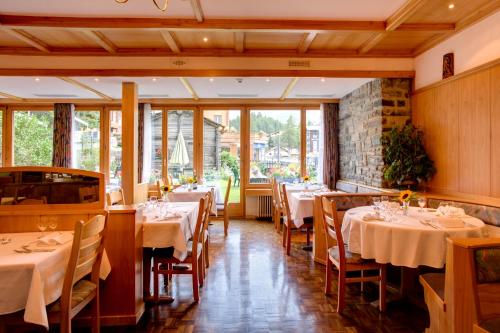 Restaurant, Hotel Parnass in Zermatt
