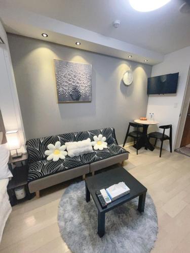 Rest House Niponbashi 憩Central downtown 1min fm station, 2mins walk to Kuromon Market,Dotombori, upto 3ppl