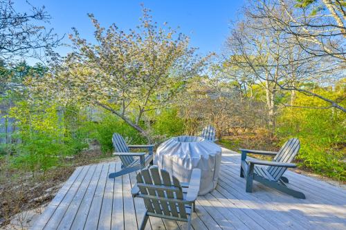 Walk to Amagansett Beach: Cottage w/ Deck! in Amagansett (NY)