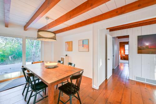 Walk to Amagansett Beach: Cottage w/ Deck! in Amagansett (NY)
