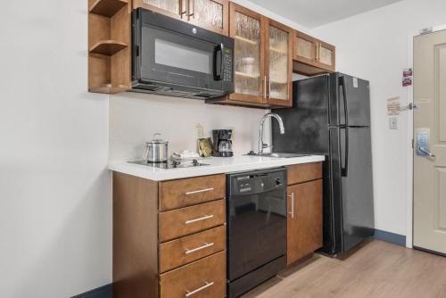 Candlewood Suites - Pensacola - University Area an IHG Hotel - image 11