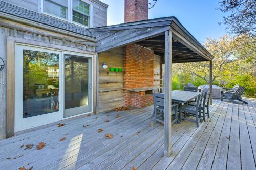 Walk to Amagansett Beach: Cottage w/ Deck! in Amagansett (NY)