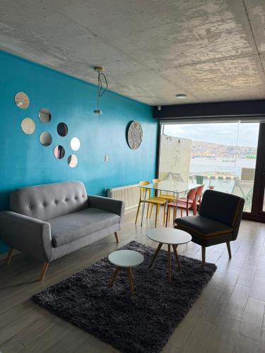 HOM l Estudio Nuevo a estrena Preciosa Vista al mar