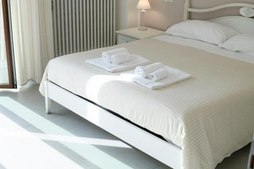 Double Room with Balcony image 1