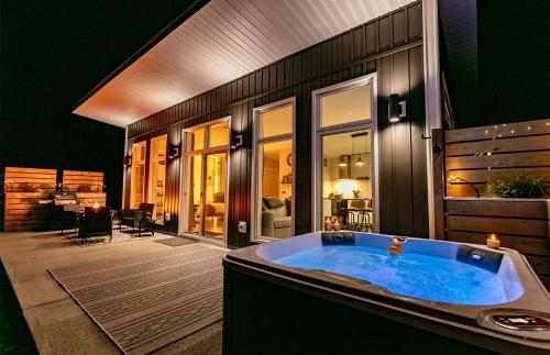 . Piper's Creek Cottages