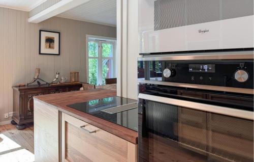 кухня, Lovely Home In Nordagutu With Wifi in Далє