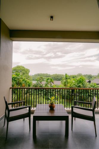 Waters Edge Hotel in Wellampitiya