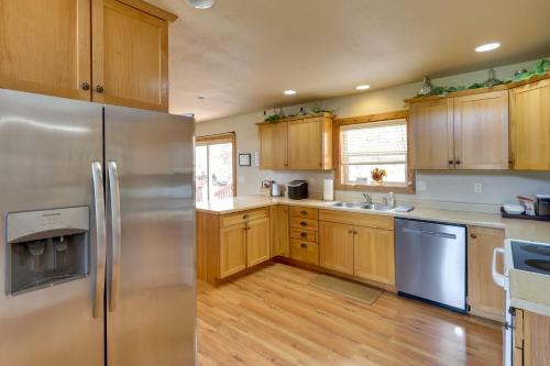 Cabin w/ On-Site Trails - 15 Miles to Mt Rushmore! in Tigerville (SD)