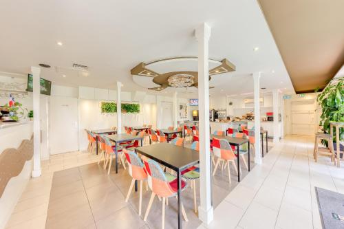 Ресторан, FASTHOTEL ROISSY CDG SUD - Claye Souilly in Клей-Суалі