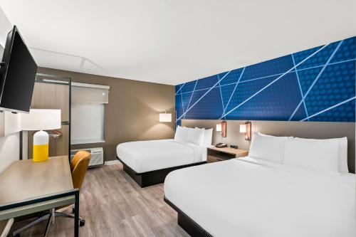 Queen Suite with Two Queen Beds - Disability Access/Non Smoking image 3