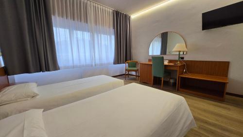 2 twin beds