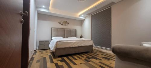 One-Bedroom Apartment image 6