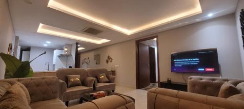 One-Bedroom Apartment image 8