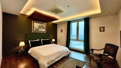 Two-Bedroom Apartment with City View image 1