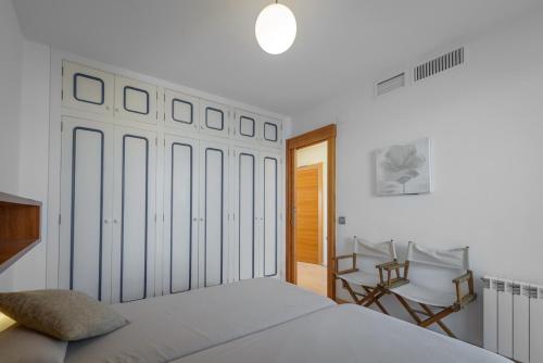 Two-Bedroom Penthouse with Sea View and Terrace  image 7