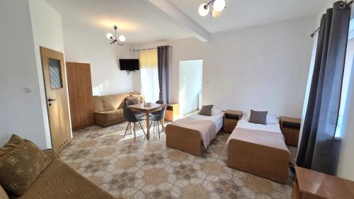 2 twin beds, 2 sofa beds