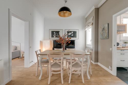 Three-Bedroom Apartment with View room in Rambla Catalunya Sky