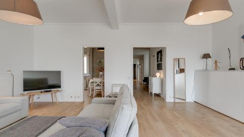 Three-Bedroom Apartment with View image 8