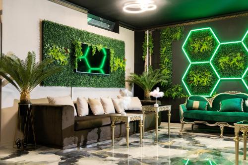 Nightclub, Varer in Saftica