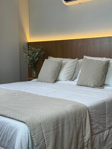 1 queen bed, 1 twin bed