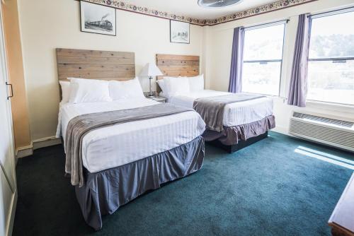2 double beds