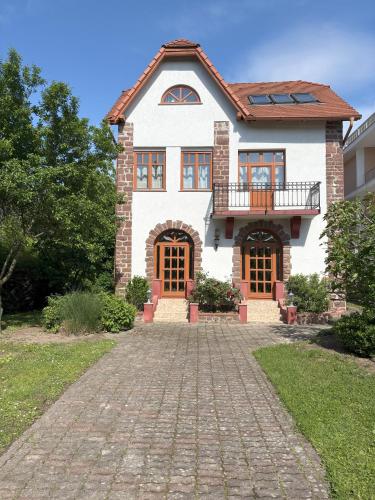 Villa Rosa, Balatonalmádi