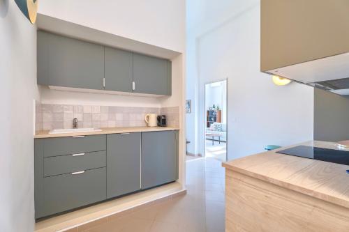 Kitchen, Appartement unique - 6 personnes - Clim Terrasse Parking Plages in Agay