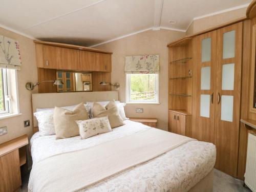 The Four Oaks Chalet - image 9