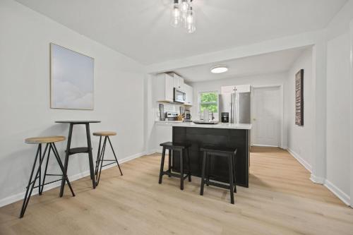 Konyha, Westside Charm Near BeltLine in Cascade Road