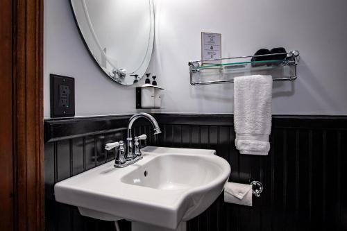 Queen Room with Shared Bathroom