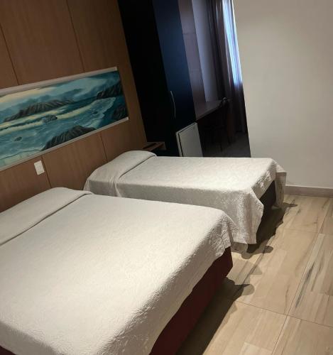 1 double bed, 1 twin bed