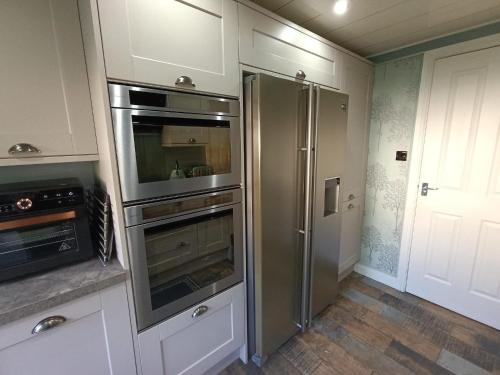 Double Room in Riverside Apartment - C near House for an Art Lover