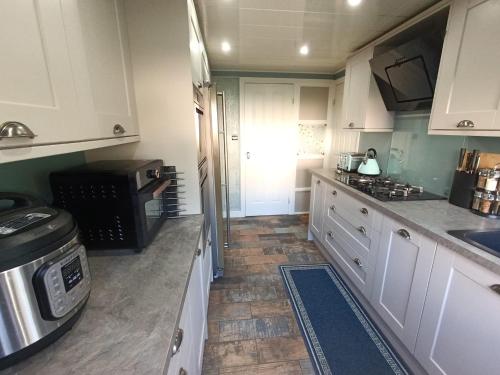 Double Room in Riverside Apartment - C near House for an Art Lover