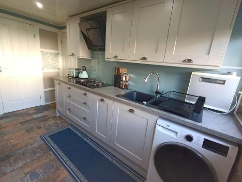 Double Room in Riverside Apartment - C near House for an Art Lover