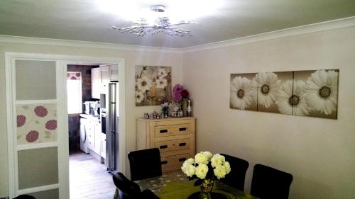 Double Room in Riverside Apartment - C near House for an Art Lover