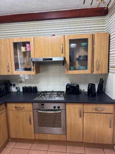 Cocina, Chic & Cozy 2BR Semi-Detached in Kilmarnock